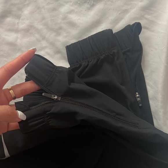 Nike Wind Pants - hidden pockets - Picture 2 of 3